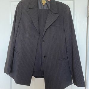 black with little while strips suit set